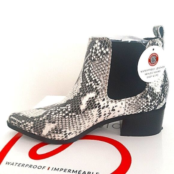 Blondo Leather Snake Embossed Black White Waterproof Chelsea Pull-on Boot Bootie - Picture 9 of 10